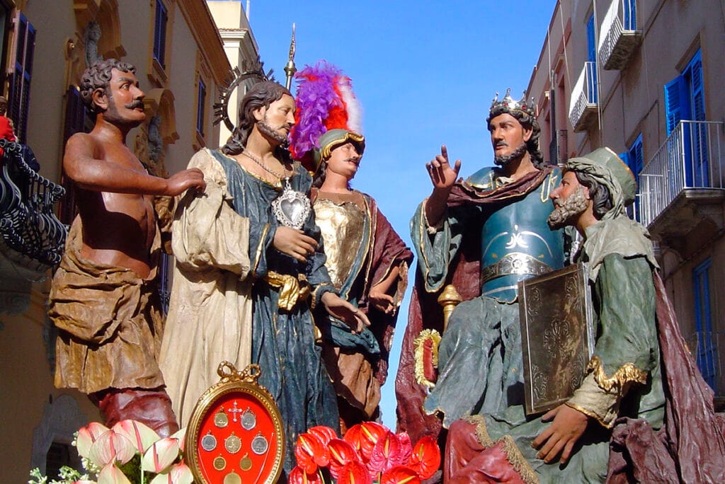 Grupo escultórico de Jesús delante de Herodes en la Procesión de los Misterios de Trapani.