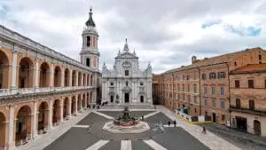 Basílica de la Santa Casa de Loreto, santuario mariano vinculado a la casa de Nazaret.
