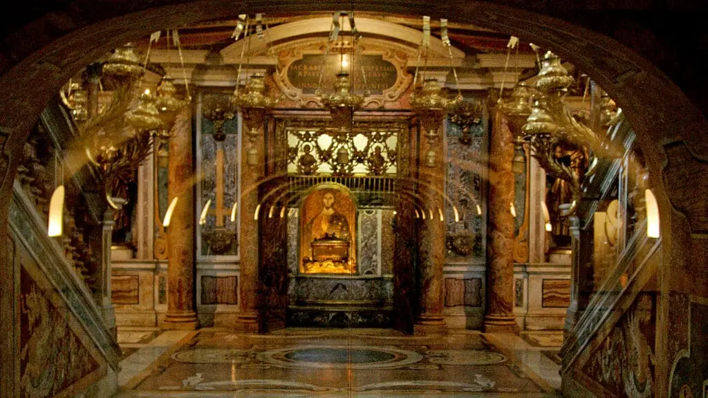 Tumba de San Pedro bajo la Basílica de San Pedro del Vaticano