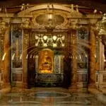 Tumba de San Pedro bajo la Basílica de San Pedro del Vaticano