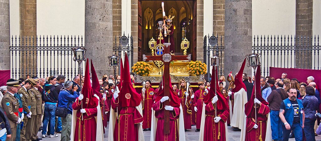 Procesión de Nuestro Padre Jesús Nazareno ocupando el espacio urbano de La Laguna