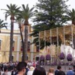 Procesión de la Hermandad de la Vera Cruz recorriendo las calles de Lebrija durante la Semana Santa