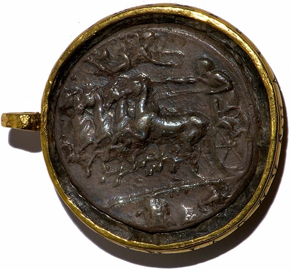 Reverso de un dekadracma griego de Siracusa, presentado en tradición como ‘una de las treinta monedas’.