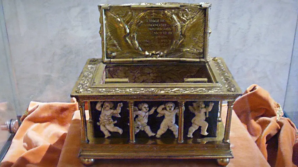 Capsella de la Sacra Cintola de Prato, relicario del cinturón mariano.