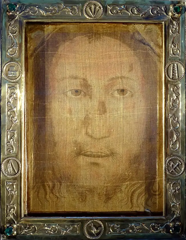 Santa Faz de Manoppello fotografiada en alta resolución.