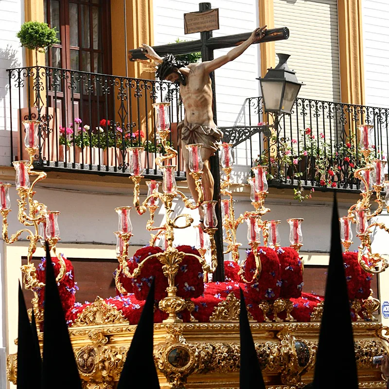 Santísimo Cristo de la Salud de la Hermandad de San Bernardo durante la Semana Santa de Sevilla.