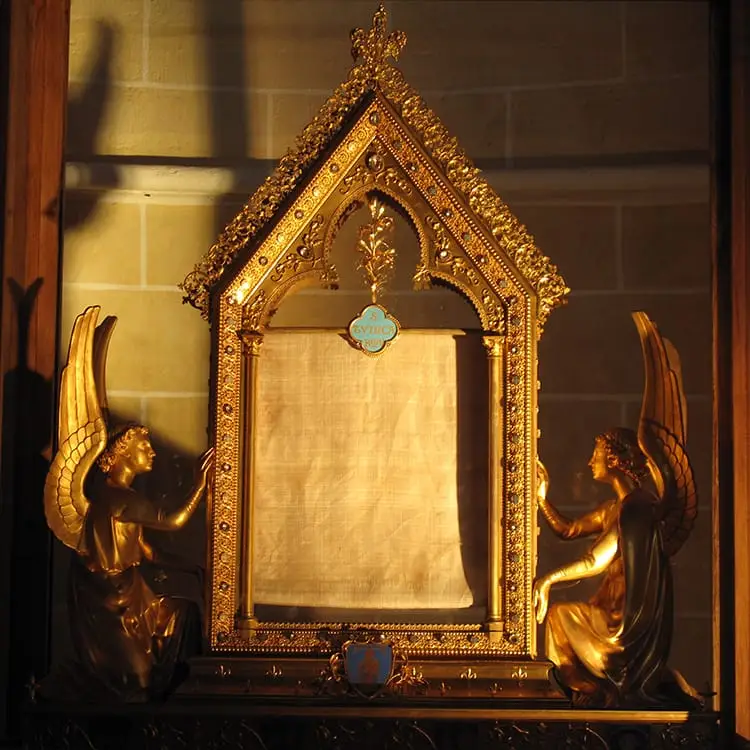 Velo de la Virgen conservado en la Catedral de Chartres.