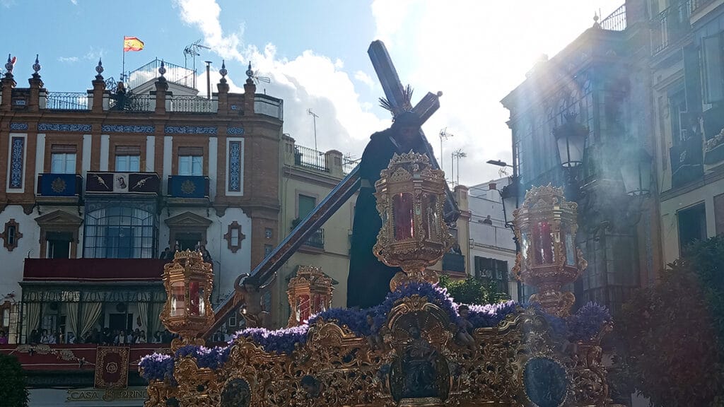 Nuestro Padre Jesús Nazareno de la O en Sevilla (Semana Santa 2025), procesionando por la calle.