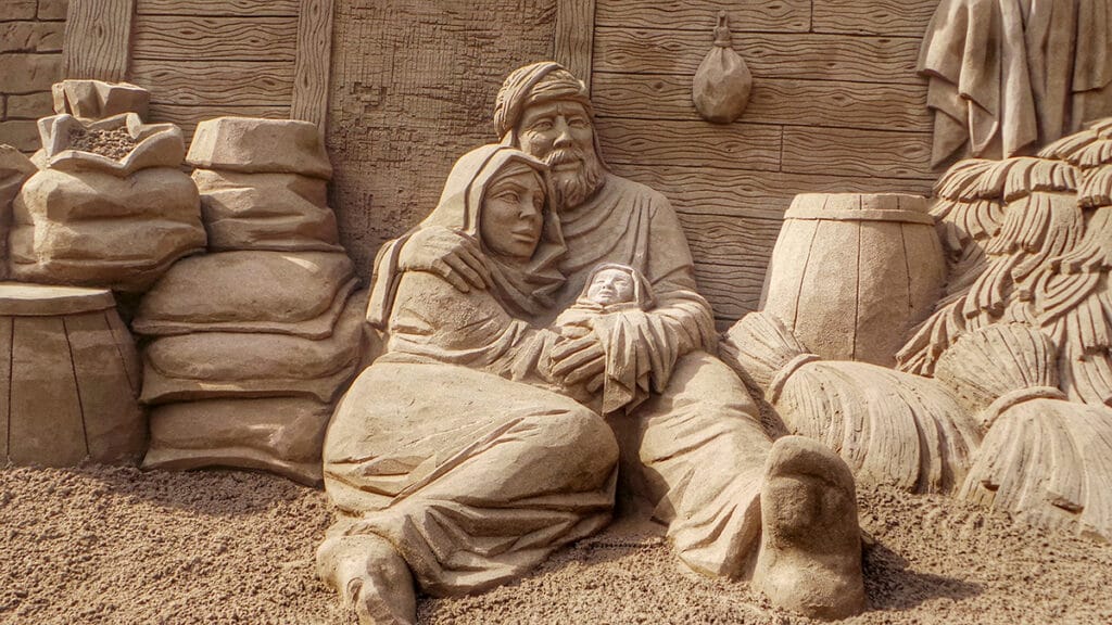 Un belén hecho de arena: la Navidad también se esculpe con paciencia.