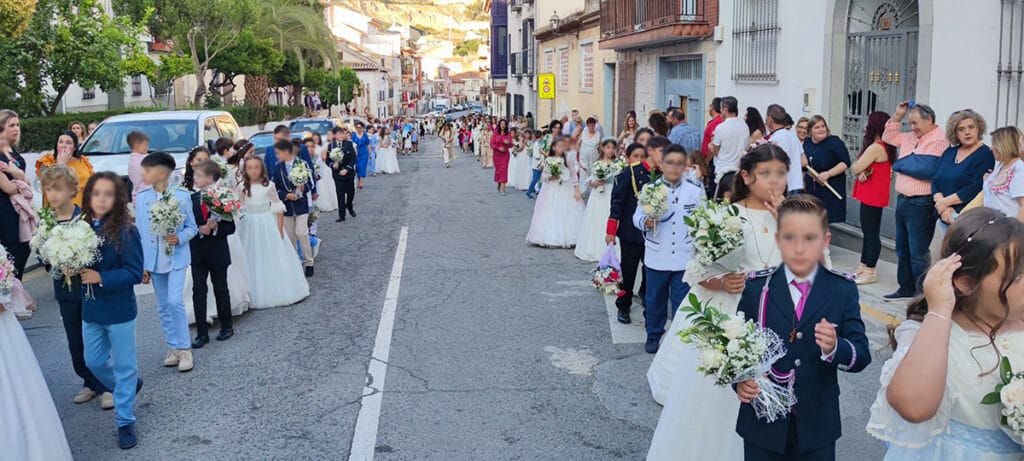 Niños de comunión con sus catequistas