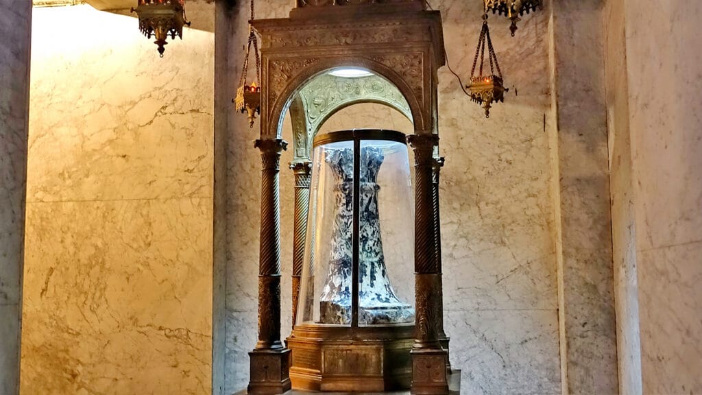 Columna venerada como la de la flagelación de Cristo en la basílica de Santa Práxedes, Roma.