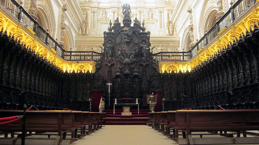 Coro de la Catedral de Córdoba en el interior de la Mezquita-Catedral.