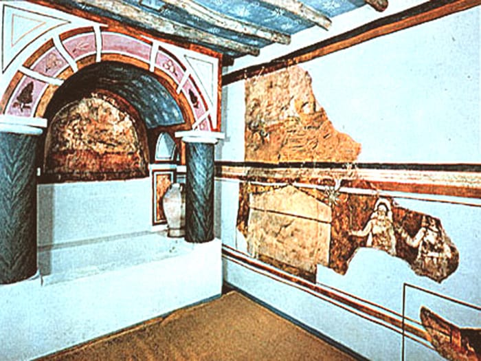 Vista del baptisterio de Dura-Europos con restos de pintura mural cristiana.