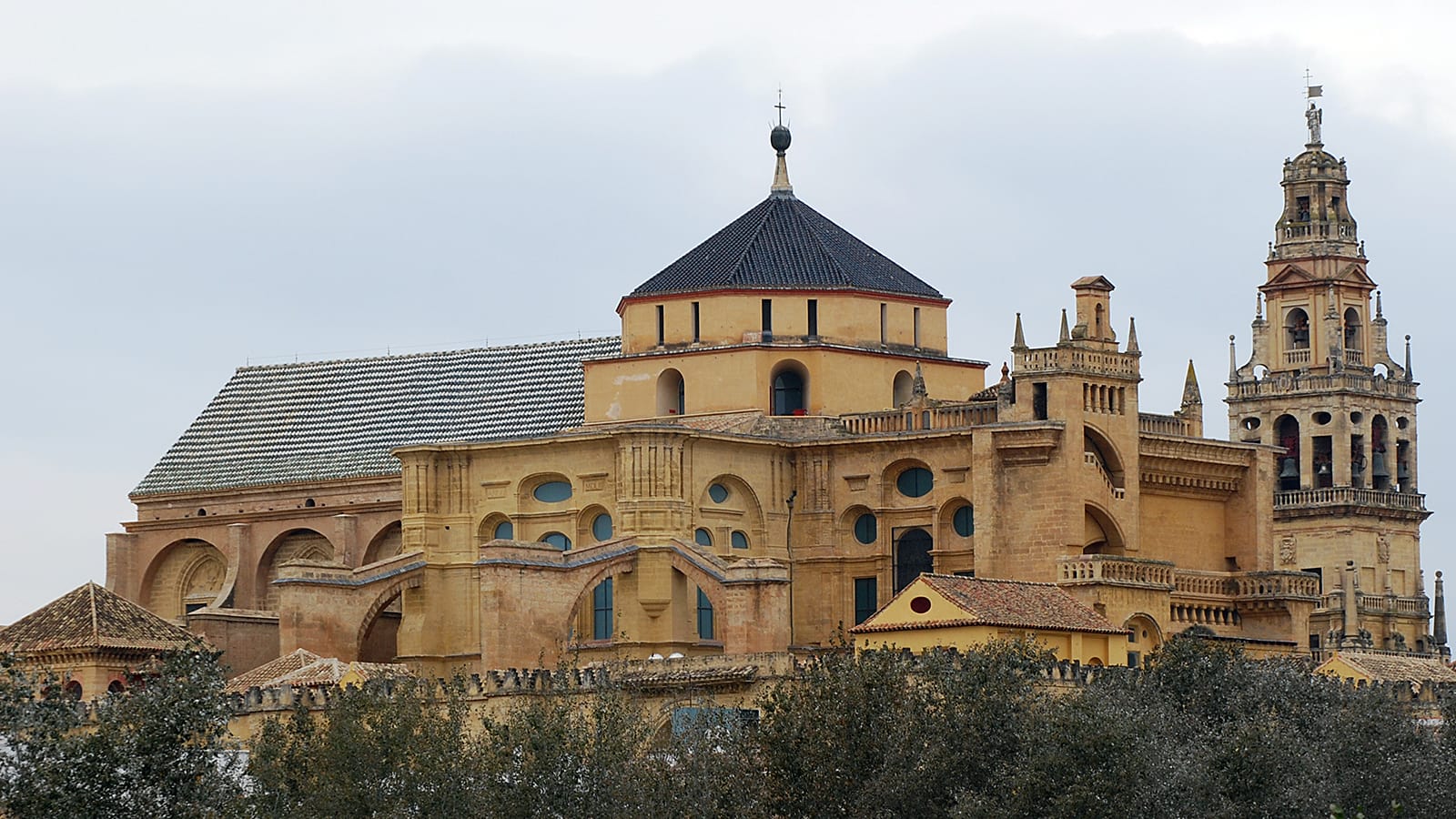 Fachada de la Mezquita Catedral de Córdoba.