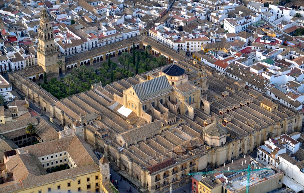 ista aérea de la Mezquita-Catedral de Córdoba desde el suroeste.
