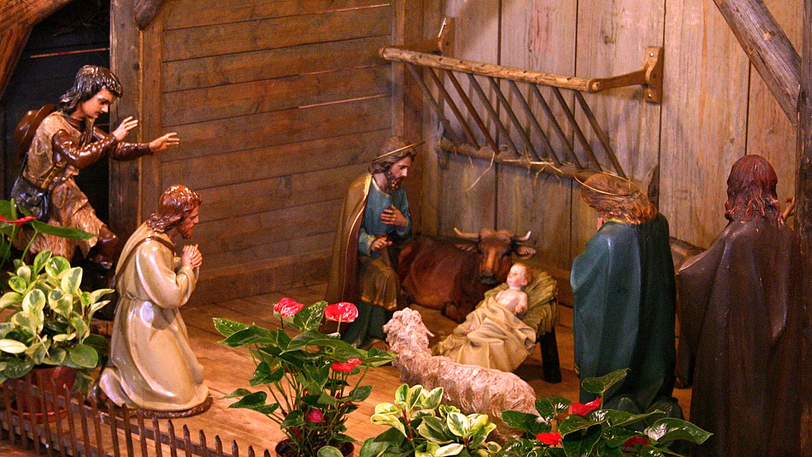 “Belén con escenas del Nacimiento en interior”