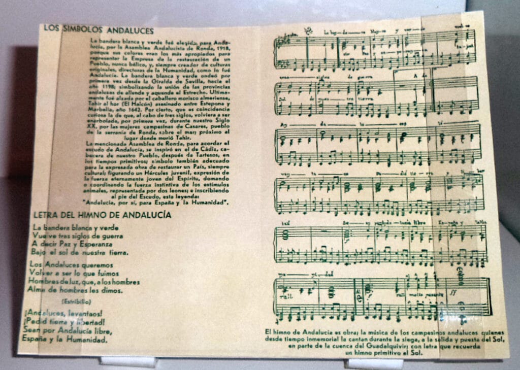 “Fotografía de una partitura del Himno de Andalucía.”