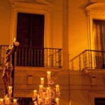 Saetera cantando una saeta durante la Semana Santa de Sevilla, 2009.