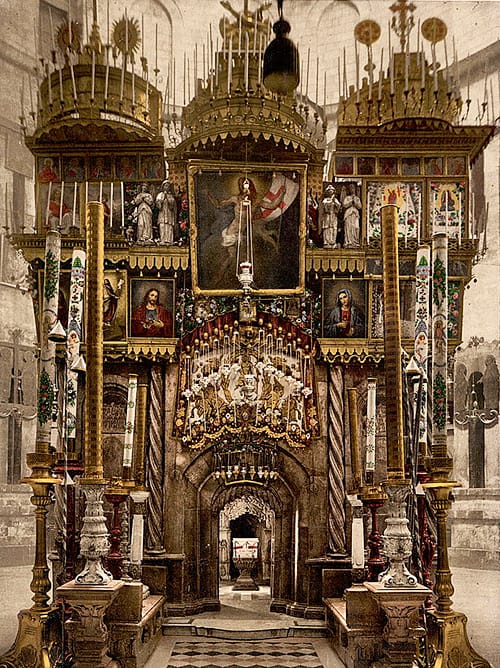 Interior de la iglesia del Santo Sepulcro en Jerusalén, imagen fotochrome de finales del siglo XIX.