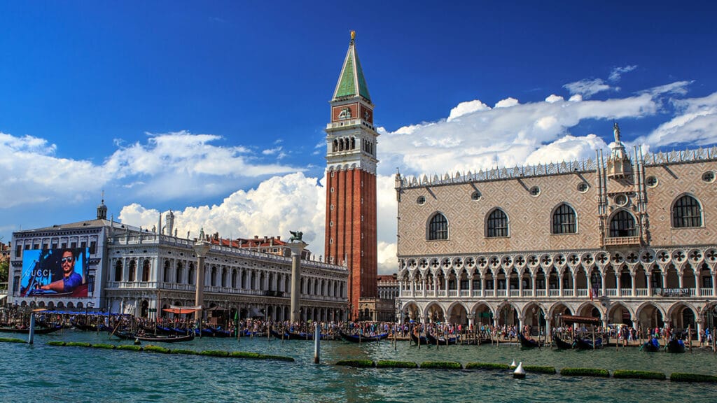 Afluencia de visitantes en la zona de San Marcos y el Gran Canal de Venecia.