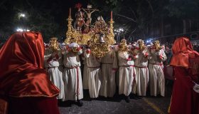 Trono del Cristo de la Sangre de la Archicofradía de la Sangre durante la Semana Santa de Málaga.