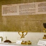 El Santo Cáliz venerado en Valencia: un objeto real, con historia documentable en tramos… y con misterio inevitable en los orígenes.