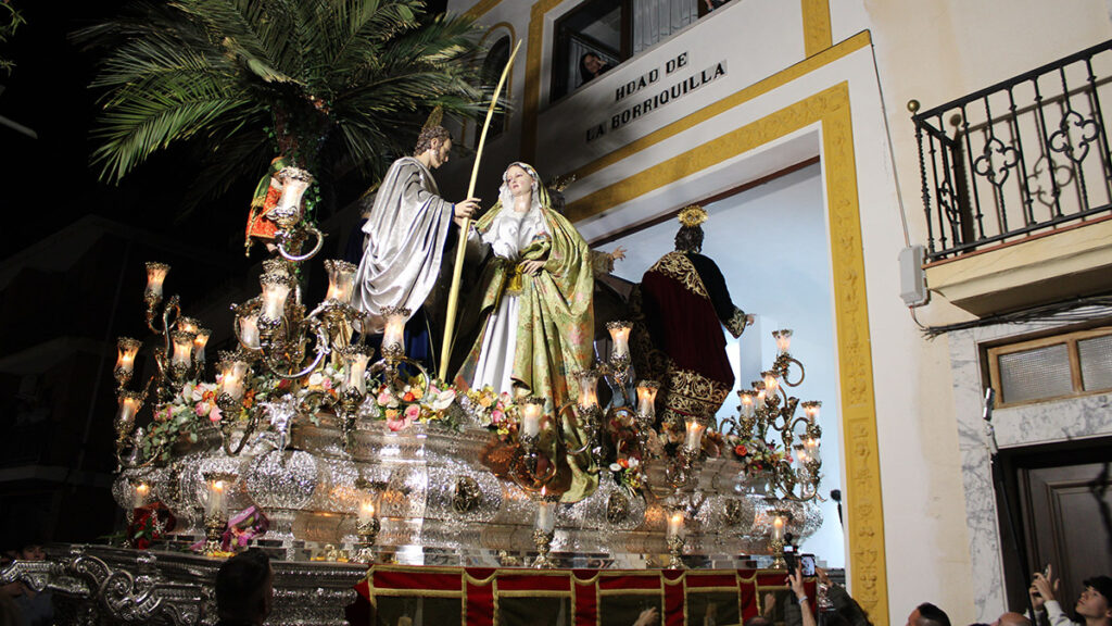 Nuestro Padre Jesús de la Victoria durante el traslado nocturno de regreso a su Casa de Hermandad.
