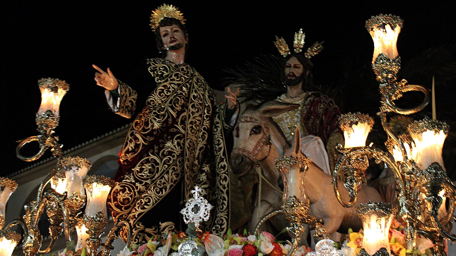 Nuestro Padre Jesús de la Victoria durante el traslado extraordinario nocturno del XXV aniversario de la Hermandad de la Borriquilla de Padul.