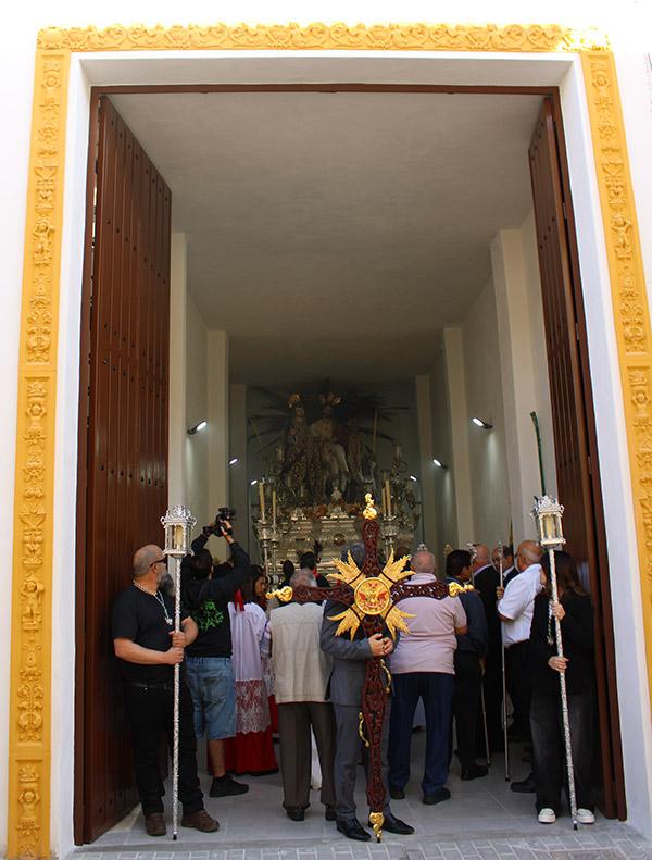 Primera salida de Nuestro Padre Jesús de la Victoria desde la nueva Casa de Hermandad de la Borriquilla de Padul.